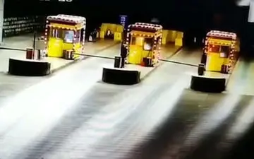 متفاوت‌ترین روش عبور از عوارضی بزرگراه