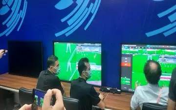اتاق VAR تبدیل به کازینو شد! | ماجرای شرط‌بندی حین بازی در اتاق VAR چه بود ؟