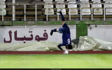 

دعوت از اوت انداز پیکان به لیگ برتر انگلیس!+ عکس 