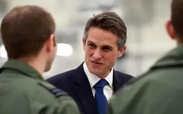 مقام انگلیسی خواستار تجهیز دفاعی فرودگاه‌های این کشور شد