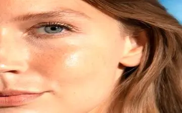 پوست چرب: چه چیزی باعث آن می‌شود و چگونه می‌توان آن را کنترل کرد؟
