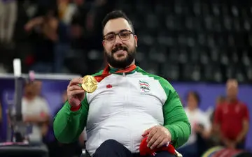 مراسم اهدای مدال طلای «روح‌الله رستمی» + ویدئو