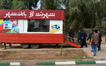 گزارش تصویری/ ملاقات مردمی مدیرعامل بانک شهر با مردم زلزلزله زده