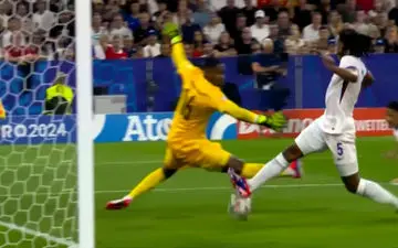 گل دوم اسپانیا به فرانسه (گل به خودی کنده) + ویدئو