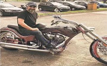 موتور سیکلت عجیب بازیگر مشهور در خارج از ایران + عکیس