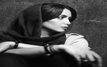 سلفی آینه ای پاوان افسر و دوست گریمورش در یک سریال