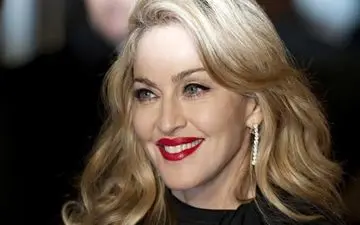  جذاب‌ترین خواننده‌ای که زیبایی‌اش را نابود کرد! +عکس