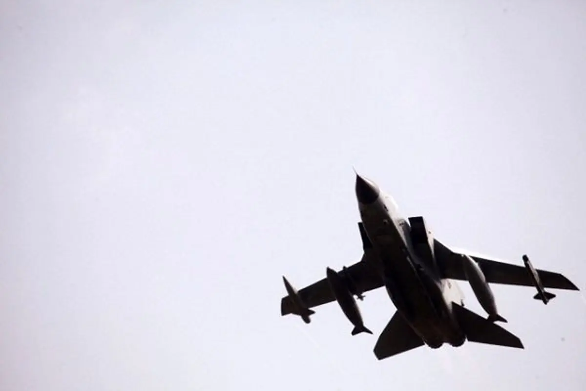 حملات جنگنده‌های روسی و سوری به مواضع داعش در «دیرالزور»