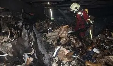مهار آتش سوزی در انبار یک مغازه کیف و کفش درخیابان منوچهری
