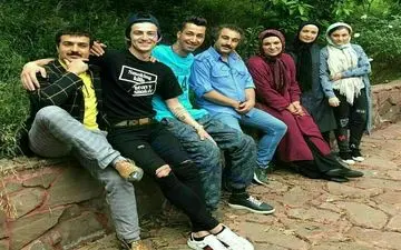 شلوار عجیب سردار آزمون در پشت صحنه پایتخت 5 + عکس