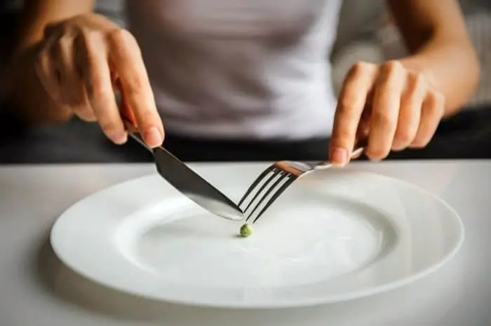 کم خوردن غذا برای لاغری