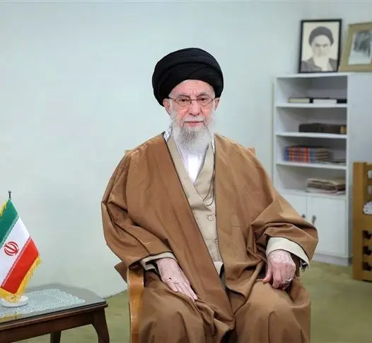 فیلم/ اقامه نماز عید فطر سال گذشته توسط رهبر شهیدمان