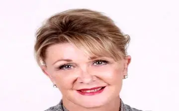 زن 60 ساله ملکه زیبایی شد