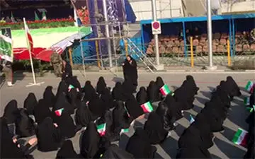 حضور یکپارچه و منظم دانش آموزان دختر در راهپیمایی 22 بهمن 96 + فیلم