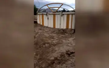 خانه‌هایی که تا سقف در گِل فرو رفتند