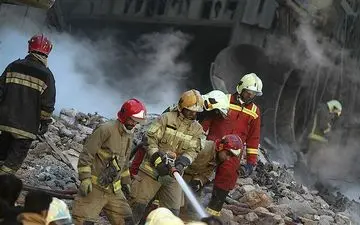 عامل احتمالی انفجار ساختمان بیرون آورده‌شد/خارج کردن سه پیکر از زیر آوار/شمار آتش‌نشانان ۱۳ و درگذشتگان غیرآتش‌نشان ۴ نفر است