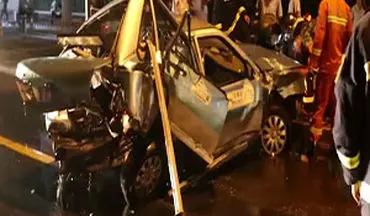 زنده ماندن راننده خودرو پس از تصادف وحشتناک با تیر برق + فیلم 
