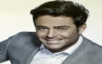 عکس دیده نشده از تیپ اسپرت «محمدرضا گلزار» در کنسرتش