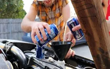 ترفندهای استفاده از نوشابه در تعمیر و تمیزی ماشین