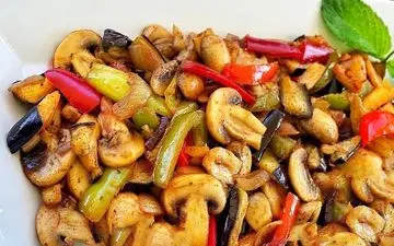 طرز تهیه خوراک قارچ و بادمجان مخصوص گیاه‌خواران