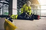 معاینه ۷۶ مصدوم ناشی از حوادث کار در پزشکی‌ قانونی کرمانشاه 