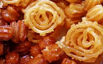 طرز تهیه زولبیا و بامیه خانگی؛ شیرینی خوشمزه و آسان به سبک قنادی