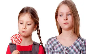 چرا ما دوست داریم شبیه دیگران شویم؟