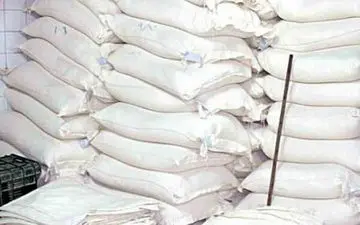 کشف ۲۶ تن آرد قاچاق دپو شده ‌در بندرعباس