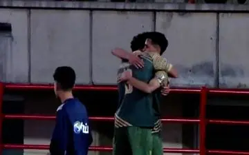 گل اول شمس آذر به ذوب آهن