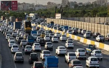 ترافیک سنگین در یک خروجی تهران
