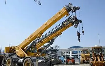 حادثه وحشتناک حین تاب بازی با جرثقیل!