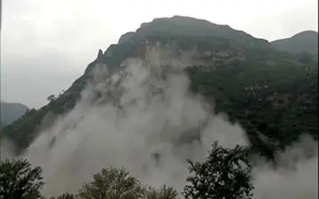 ریزش وحشتناک کوه در جاده + فیلم 