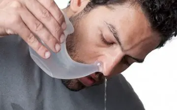 شستشوی بینی با آب معمولی و آب نمک خوب است یا ضرر دارد؟