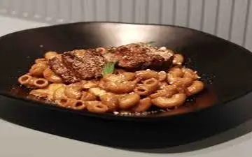  پاستا با استیک گوشت گوساله خیلی دلبر و جذابه!