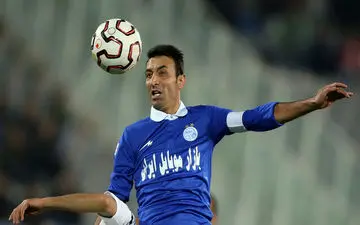 خودم را مدیون استقلال می دانم/ کسانی که به جان تیم افتادند، بی ارزش اند!
