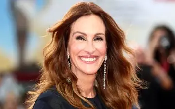 جولیا رابرتز در اوج سادگی: استایلی که همه توجه‌ها را به خود جلب کرد!