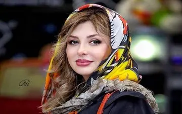 نیوشا ضیغمی کشف حجاب کرد! / تصویری با دامن کوتاه و شرم آور!!!