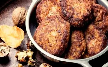 کوکو گردو با رب انار | غذای خوشمزه و ارزان شب یلدا