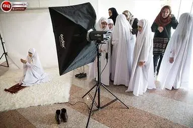جشن عبادت دختران تهرانی در برج میلاد + تصاویر