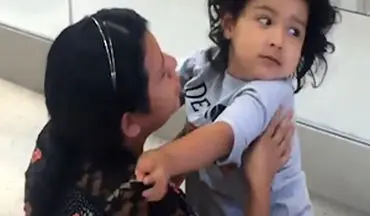 کودک مهاجری که پس از مدت‌ها جدایی از خانواده، مادرش را نمی‌شناسد + فیلم 
