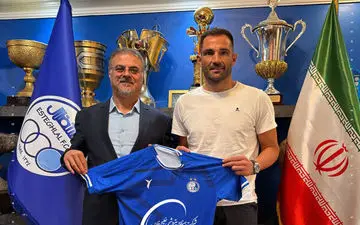 مربی پرسپولیس به این دلیل لباس آدان را گرفت