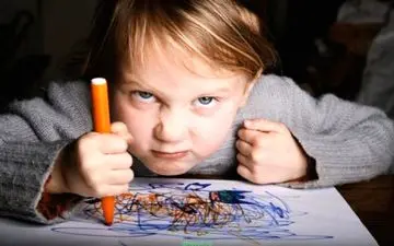 چرا کودکان در حضور مادرشان بدترین رفتار را نشان می‌دهند؟