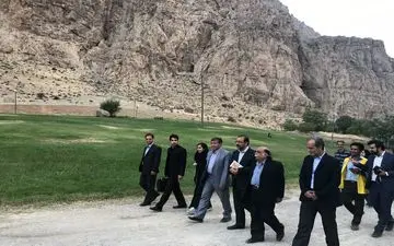 بزرگان ادبیات پارسی ایران در بازدید از بیستون به روایت تصویر 