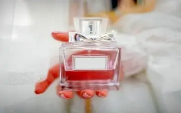 نوع عطری که میزنی شخصیتتو لو میده!|شخصیت شناسی جالب با عطر مورد علاقه
