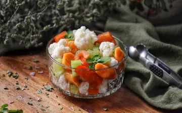 ترشی گل کلم خوشمزه: طرز تهیه مجلسی با رنگ‌های جذاب