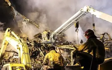 پیدا شدن کپسول هوای یک آتش‌نشان هنگام آواربرداری + عکس 