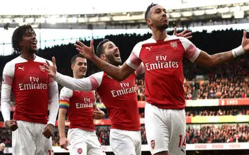 مصرف مشروبات الکلی در میهمانی غیر اخلاقی سرخ‌پوشان! + عکس