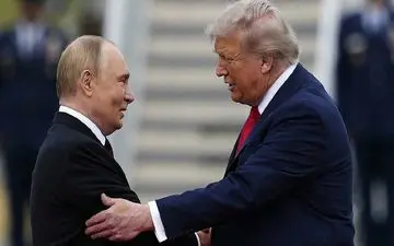 راز انتخاب رنگ سورمه‌ای برای کت و شلوار دیپلمات‌ها چیست؟