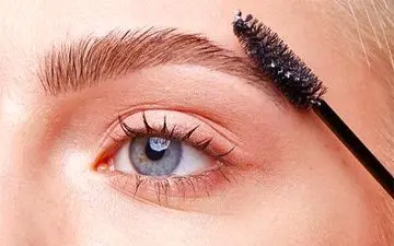 دچار ریزش و کم پشتی ابرو شده اید؟ این کارها را انجام دهید