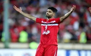  حاشیه دیدار سپاهان - پرسپولیس /  لیزر هواداران سپاهان روی صورت طارمی 